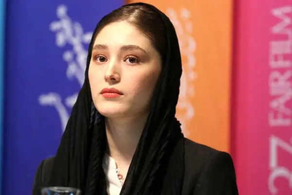 عکس خیره کننده از استایل ساده فرشته حسینی / همسر نوید شیک تر از همیشه !