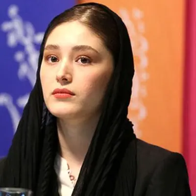 عکس خیره کننده از استایل ساده فرشته حسینی / همسر نوید شیک تر از همیشه !