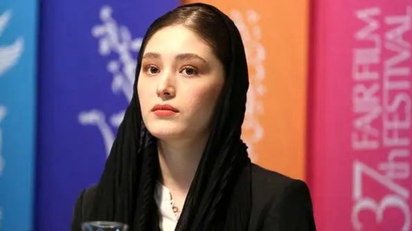 عکس خیره کننده از استایل ساده فرشته حسینی / همسر نوید شیک تر از همیشه !