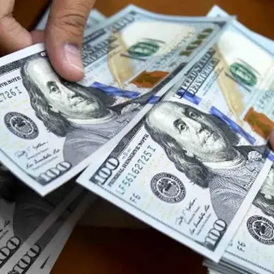 قیمت دلار اردیبهشت 1404 / آیا باید منتظر جهش یا افت باشیم؟