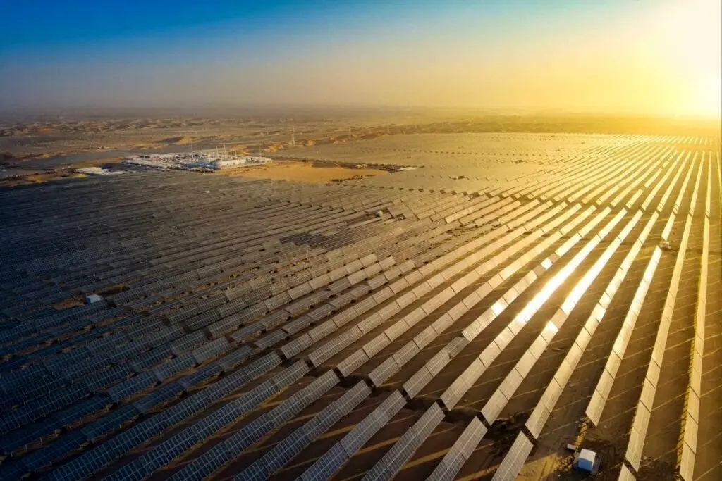 نیروگاه خورشیدی-بادی چین