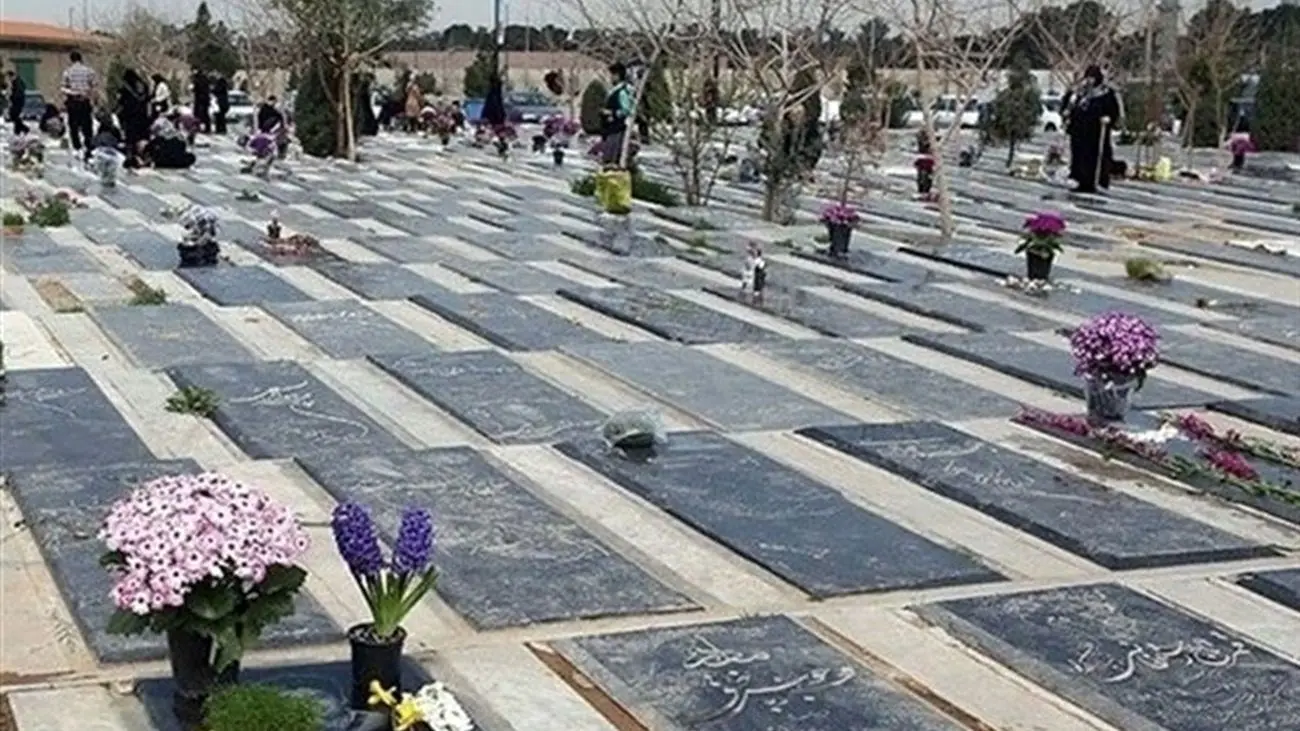 شغلهای باور نکردنی در قبرستان معروف پایتخت / تقلای مردم برای یک لقمه نان