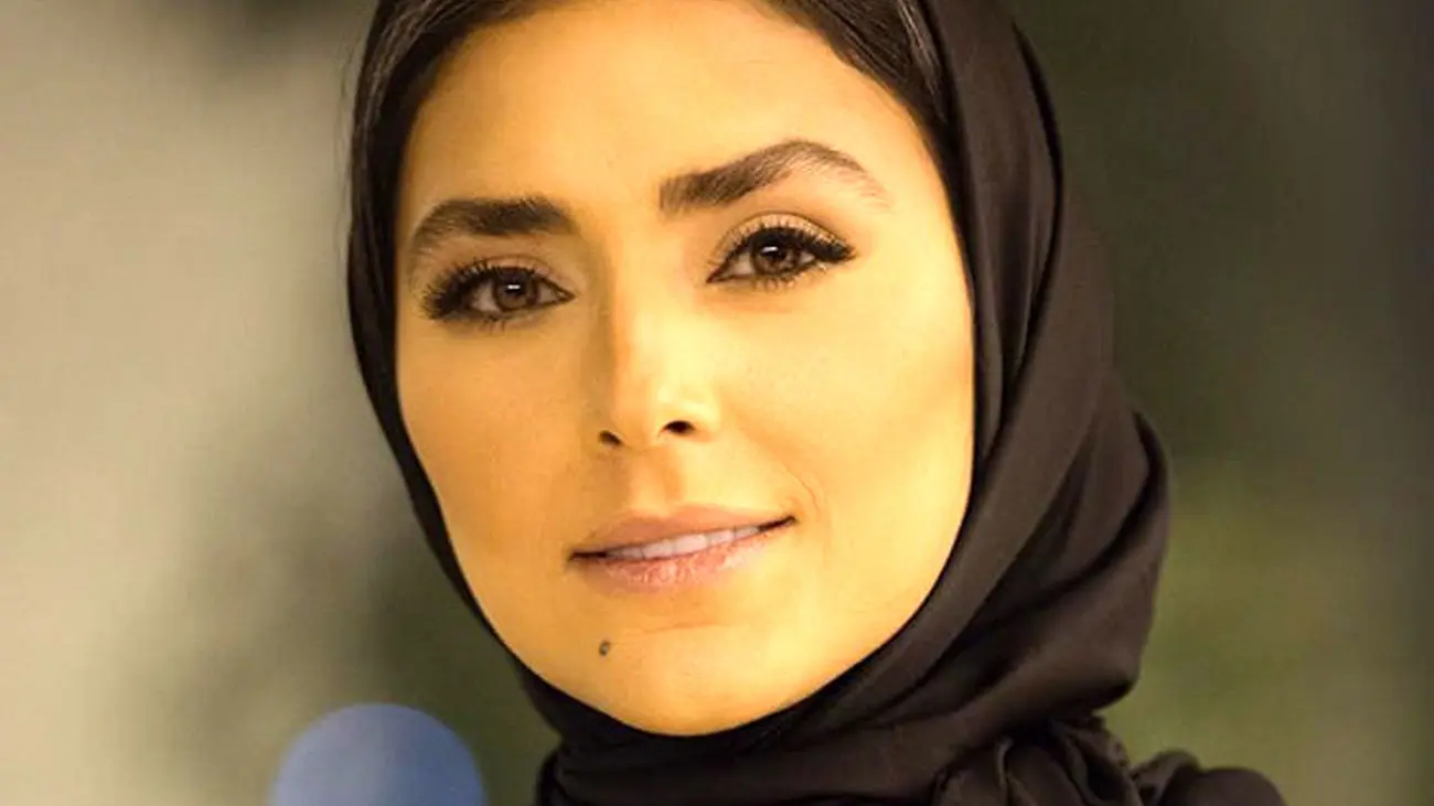 این خانم بازیگر ایرانی به خال صورتش معروف است / رابطه او با مرد چشم رنگی ایران چیست ؟!