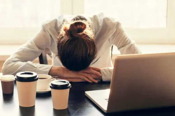 6 دلیل سخت بیدار شدن از خواب