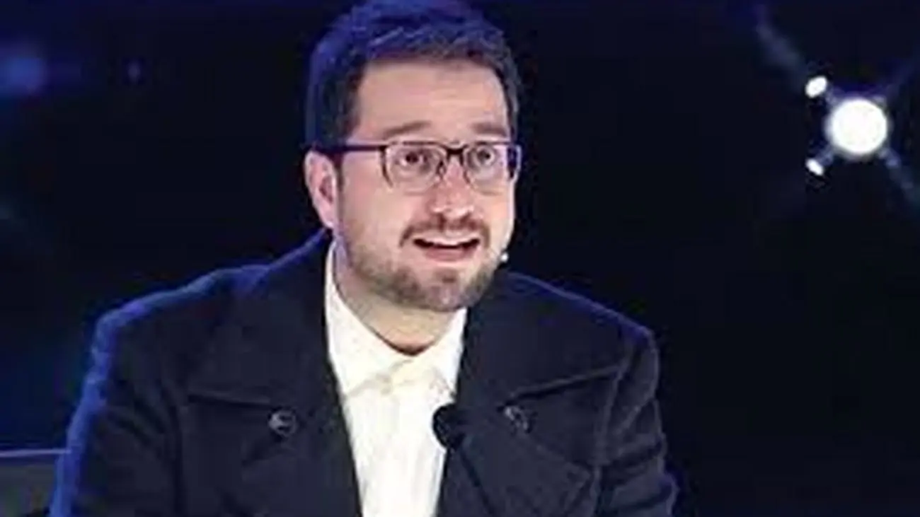 جلف بازی بشیر حسینی در صداوسیما ! / چطور یک دکتر مجری لمپن می شود !