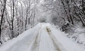 راه ارتباطی ۱۵۰ روستای لرستان با برف مسدود شد