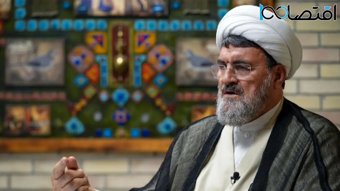 امام خمینی: راه انقلاب از مبارزه مسلحانه جداست