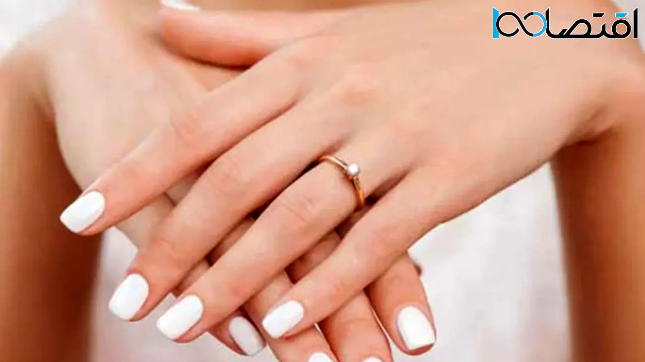 انداختن انگشتر در انگشت حلقه برای مردان و زنان چه معنایی دارد؟ 