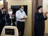 نماز رئیسی اقتصاد ایران را جابه جا کرد/ در فاصله بین این دو عکس، نرخ دلار دو برابر شد