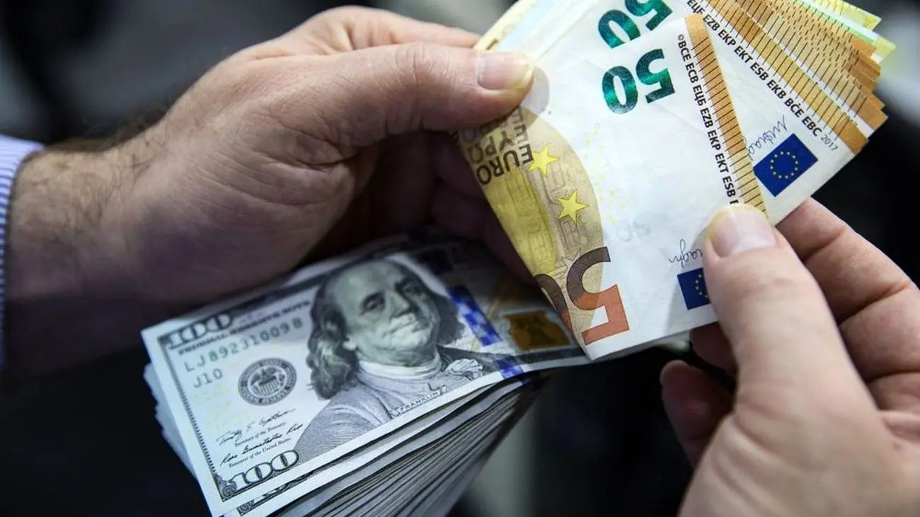 ایا یورو همچنان از دلار پیشی می گیرد؟
