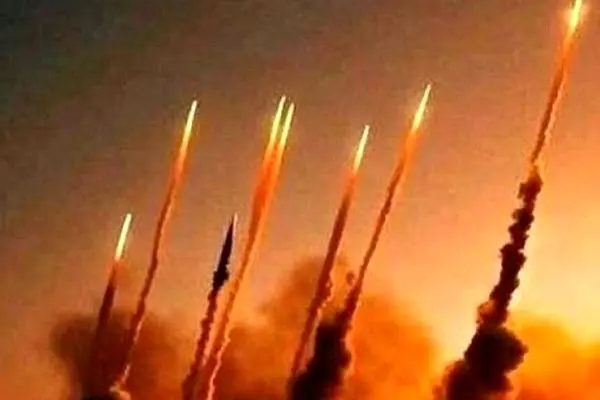 ببینید؛ لحظه اصابت موشک ایرانی به  پایگاه امریکا در قطر