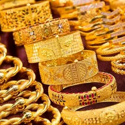 چرا پروفسور ادیب توصیه به خرید طلا می‌کند؟