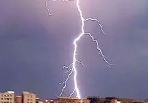 صاعقه  پالایشگاه آبادان را به آتش کشید + فیلم محل حادثه