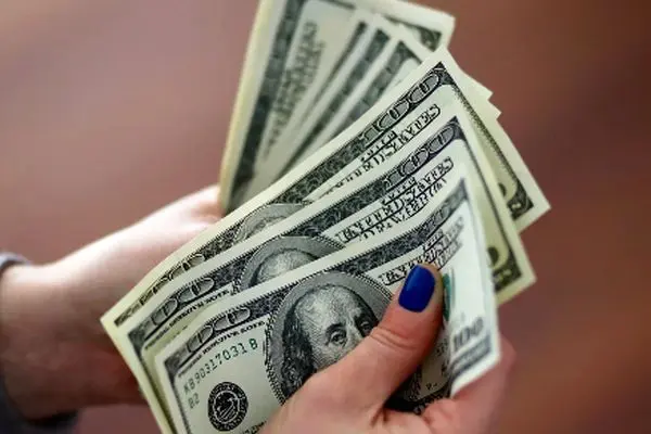 شوک اقتصادی ترامپ؛ دلار در مسیر نزولی تاریخی