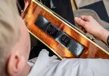 این معلم خصوصی به گیتار شما می‌چسبد