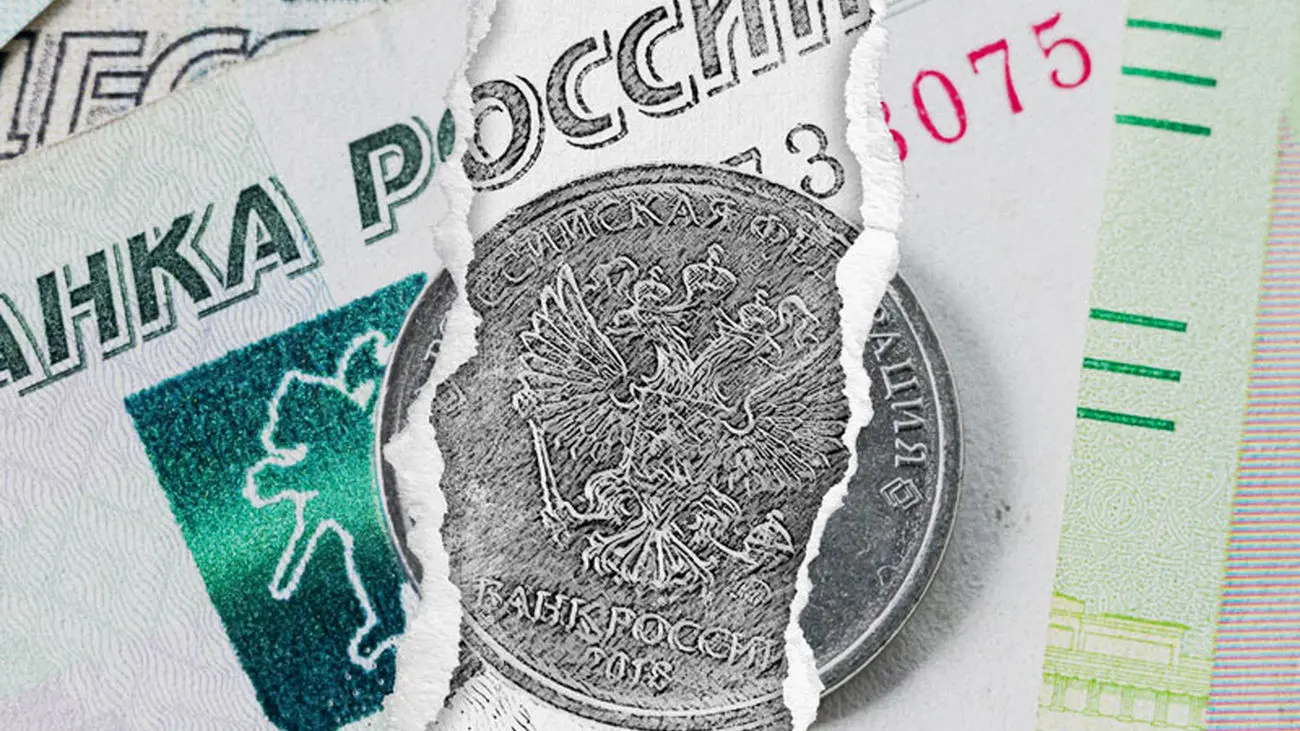 روسها فهمیدند ما نفهمیدیم / دلایل سرنوشت متفاوت روبل و دلار پس از تحریم آمریکا