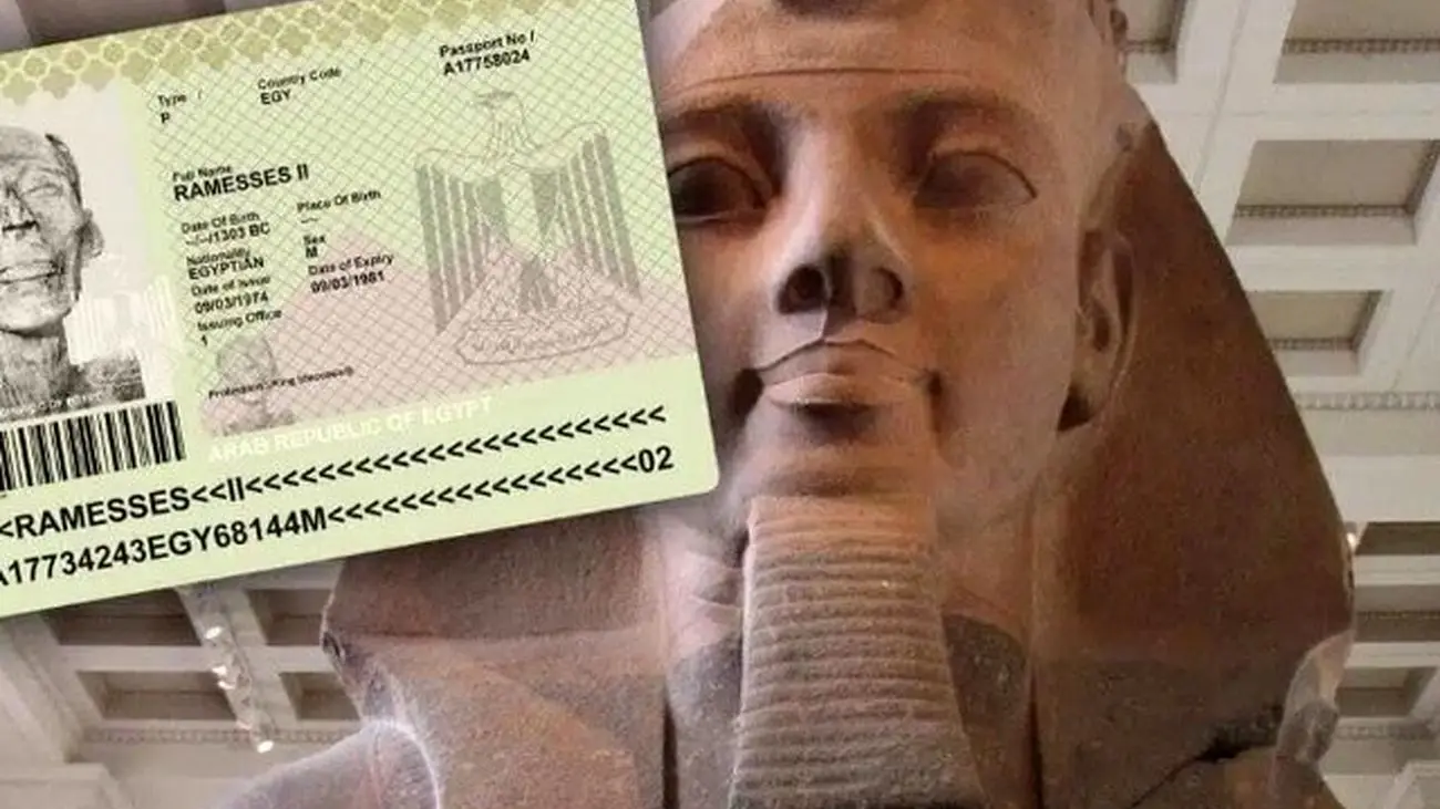 این فرعون با پاسپورت به فرانسه رفت