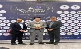 مدیرعامل هلدینگ پتروپالایش اصفهان نشان عالی مدیر سال را کسب کرد