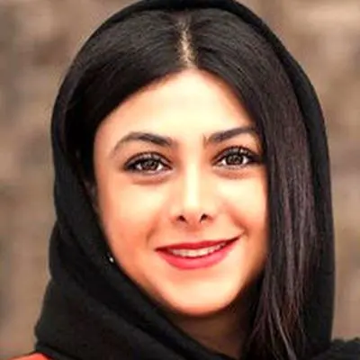 جذابترین عکس از همسر سابق هومن سیدی / شیطنت آزاده با زیباترین میکاپ !