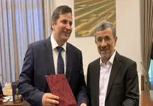 سکوت احمدی‌نژاد در برابر جنایات غزه؛ دیدگاه روزنامه اصولگرا درباره دکترای افتخاری