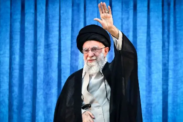 تصویر حدیث حسینیه امام خمینی در دیدار نمایندگان مجلس با رهبر انقلاب