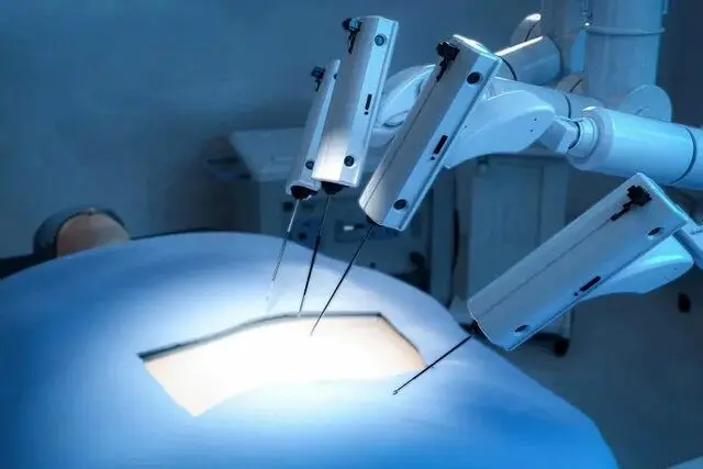 مزایا و معایب جراحی رباتیک چیست؟