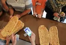 نان دیگر قیمت ندارد/ ترفند نانوایان برای گرفتن پول اضافه از مشتری