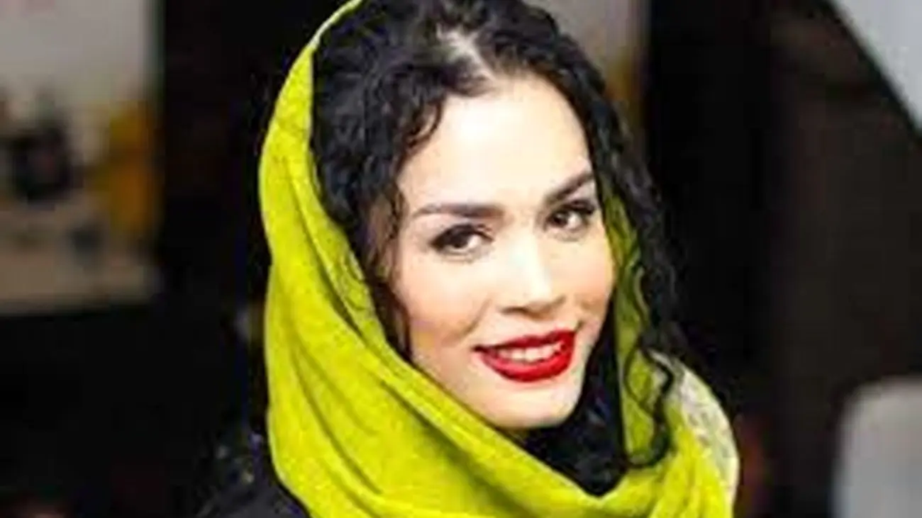 عکس خیلی شیک از ملیکا شریفی نیا در آغوش خانم بازیگر ایرانی / چه موهای دلبری !