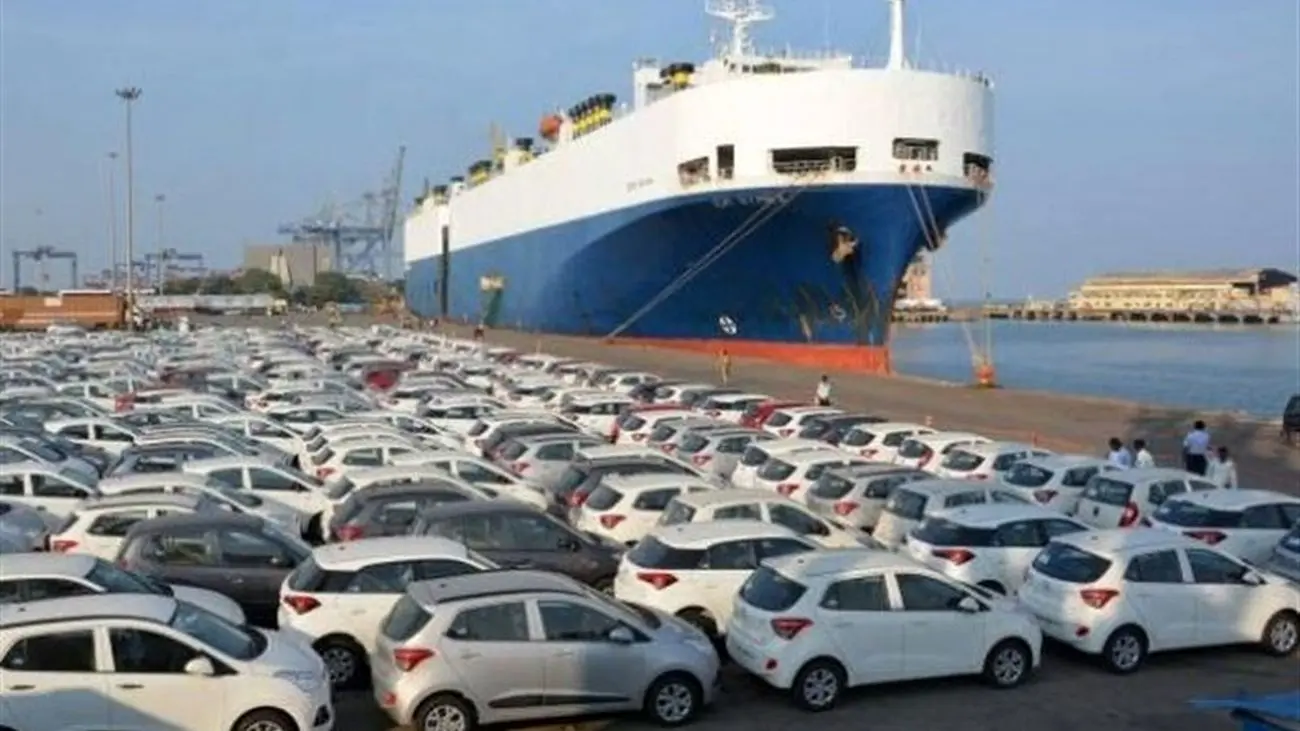 واردات خودرو با ارز خشکبار دست از سر دولت بر نمی دارد