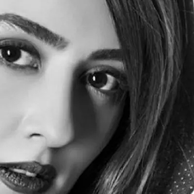 پرتره سیاه و سفید الهام طهموری با تار موهای سفید جذاب! + عکس