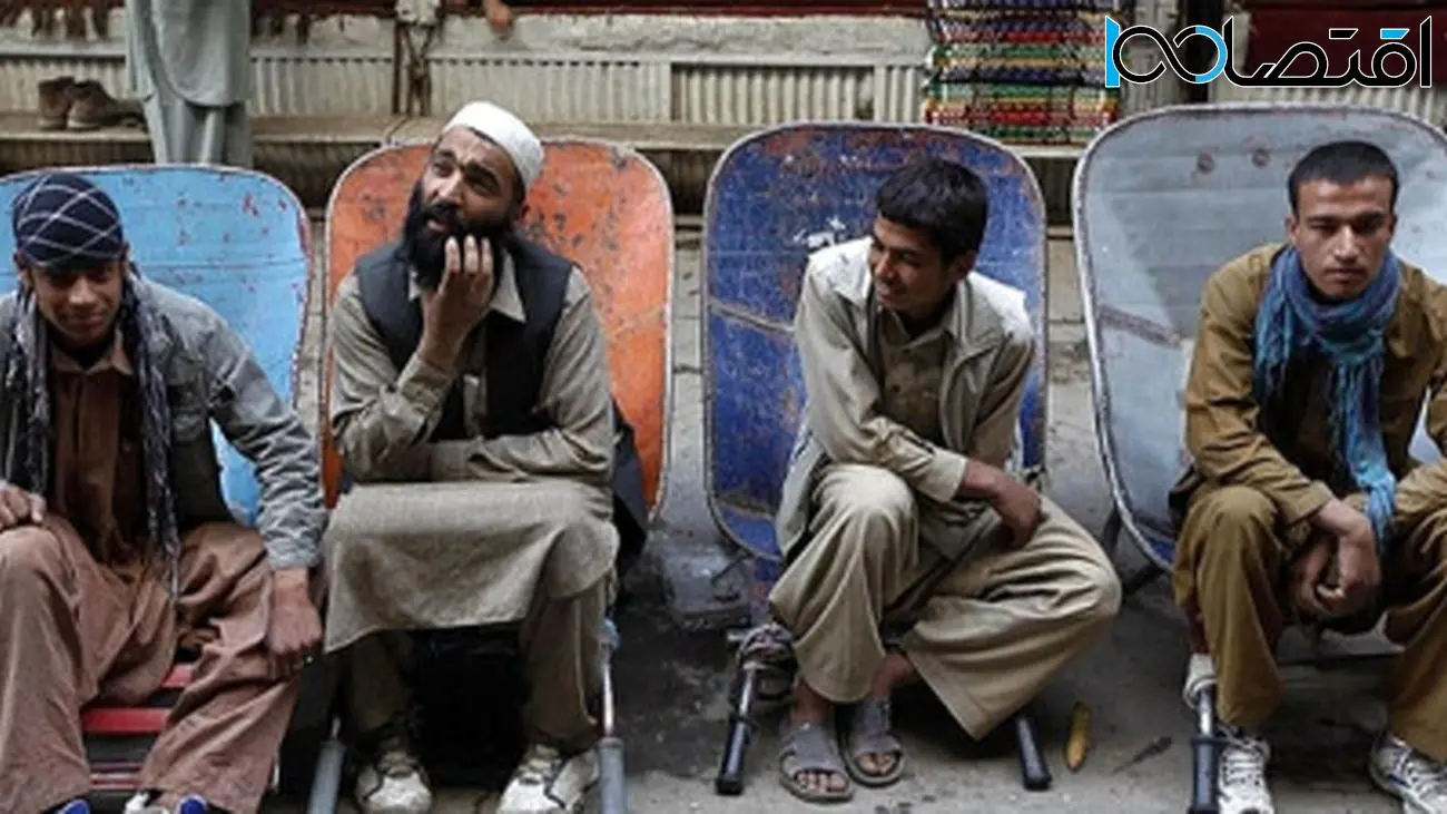 نان کارگر ایرانی سر سفره افغانی ها