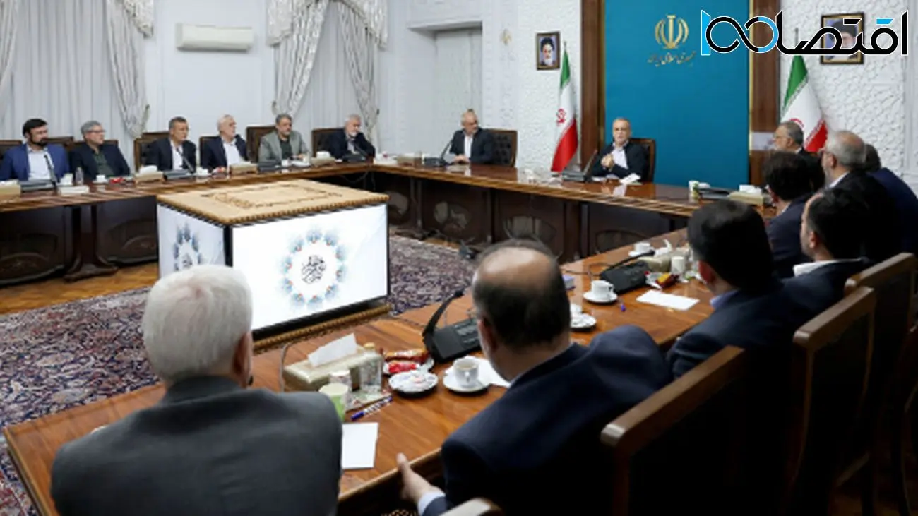 واکنش تند پزشکیان به هزینههای سنگین تحصیل؛ لامپهای کمتر، آیندهای بهتر