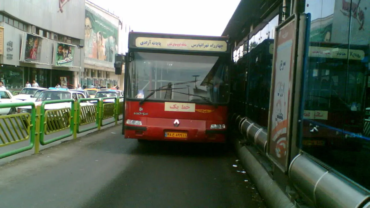 پیشنهاد مدیر اتوبوس رانی تهران: مردم پیاده سر کار بروند/ به ما اتوبوس نمی دهند!