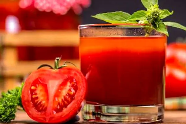  ۵ دلیل که باید آب گوجه‌فرنگی بخورید 