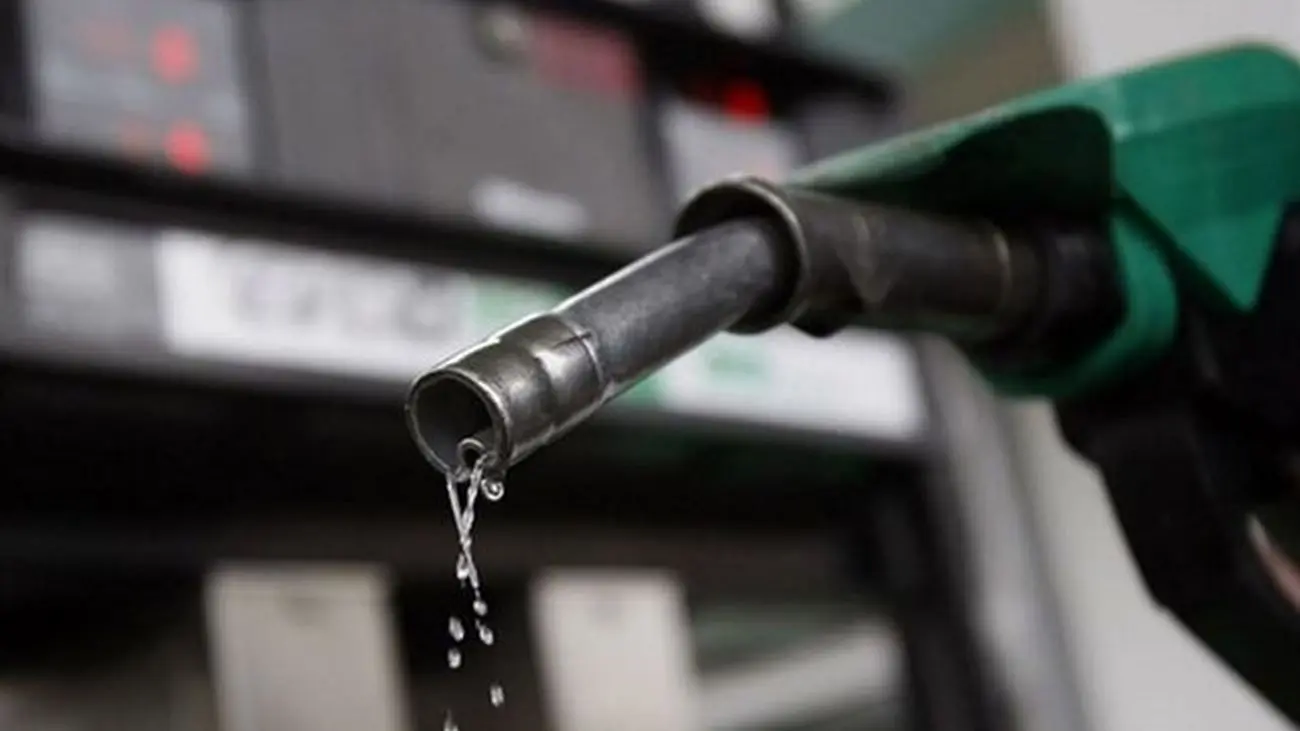 تغییر قیمت یا سهمیه بنزین به زودی/ شخصی برای 100 خودرو سهمیه بنزین می گیرد