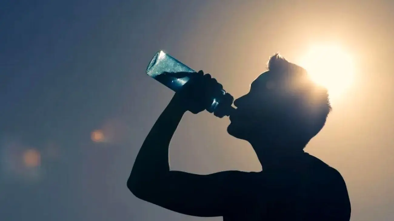 آیا واقعا روزانه به ۸ لیوان آب نیاز داریم؟