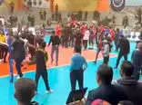 فیلم کتک کاری شدید در لیگ برتر والیبال ایران / آبروی همه رفت!