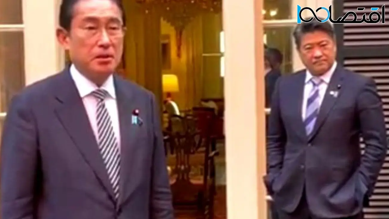 عذرخواهی دستیار نخست‌وزیر ژاپن به‌دلیل دست در جیب‌ ایستادن