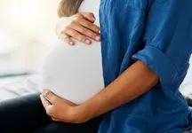 واقعیتی عجیب اما باورکردنی / این خانم بازیگر با اسپرم پسرش بچه دار شد !
