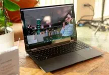 سامسونگ در سری گلکسی بوک ۳ پرو از نمایشگر‌های بزرگ‌تری استفاده کرده است