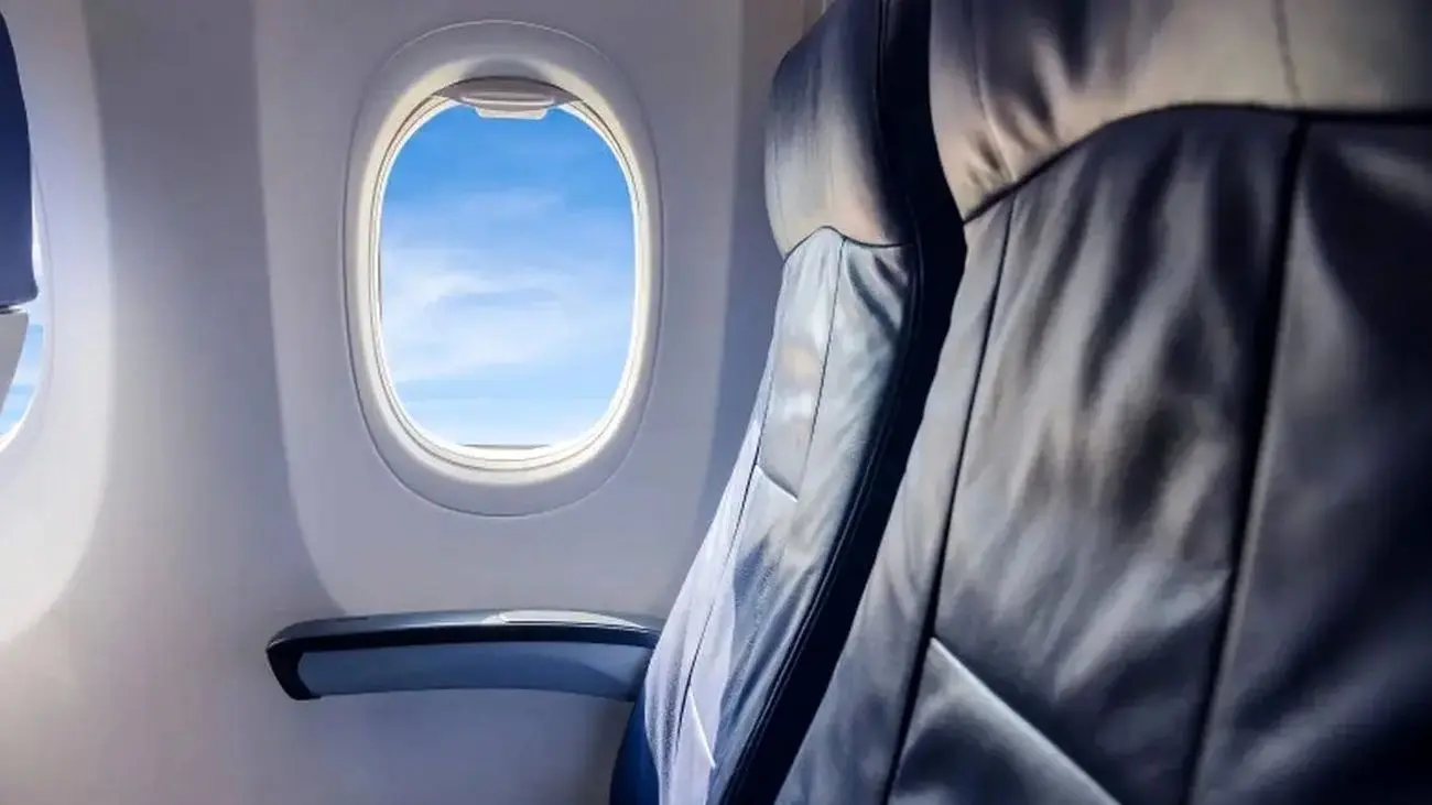 به چه دلیل پنجره هواپیماها را بیضی می‌سازند؟ + دلایل مهم 