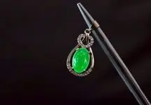ترفند فوری برای تشخیص جواهر اصل از بدل و تقلبی

