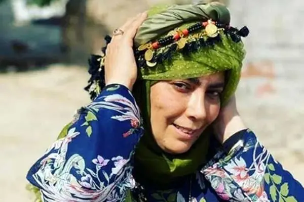 مانتوی کتان ابتسام بغلانی؛ استایلی که نمی‌توانید از آن چشم بردارید!