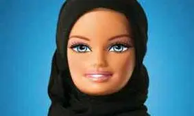 حمله به آوازخوانی یک باربی زنده با حجاب کامل / با خاک یکسانش کردند ! + فیلم