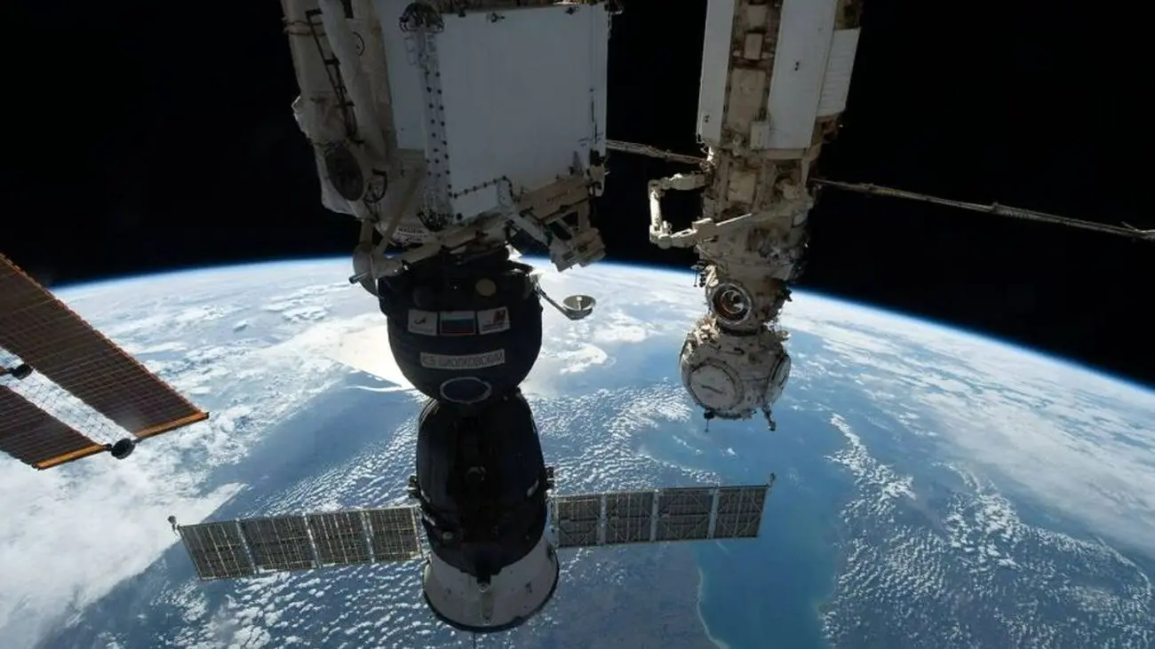 کشف حفره‌ای در فضاپیمای روسی متصل به ایستگاه فضایی بین‌المللی؛ روسیه عجله‌ای برای رفع مشکل ندارد
