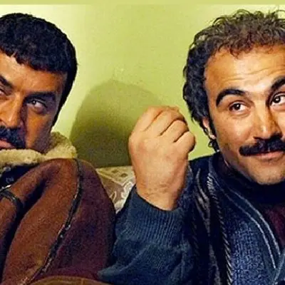 لحظات احساسی نقی معمولی و پدرش در میز عزای ساده بدون تجملات+ عکس