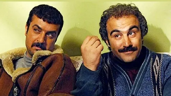 لحظات احساسی نقی معمولی و پدرش در میز عزای ساده بدون تجملات+ عکس