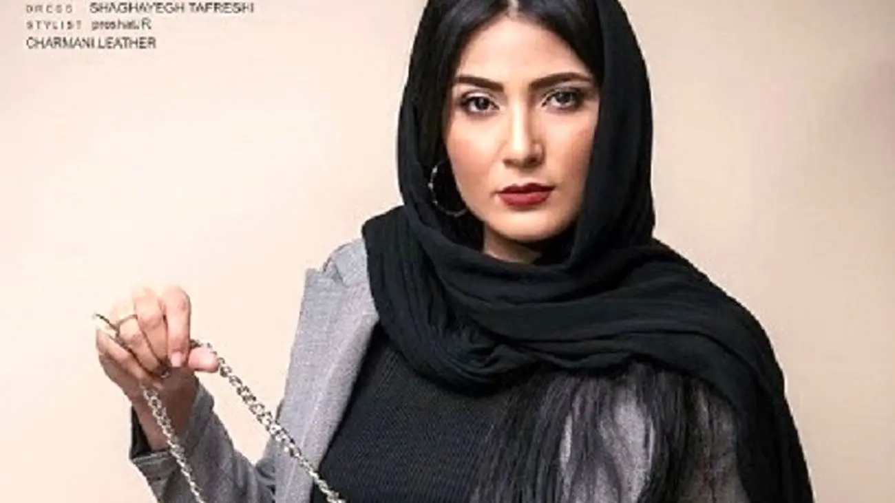 رونمایی سمیرا حسن پور از ماشین فوق لاکچری اش / خانم بازیگر بدون آرایش خواستنی تر است!
