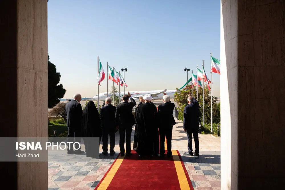 تصویری متفاوت از طیب‌نیا همراه با چمدان در راه رفتن به آمریکا /خداحافظی دولتمردان با رئیس جمهوری