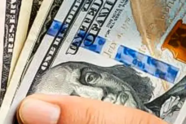 دلار نوسانی شد / تتر همچنان کاهشی